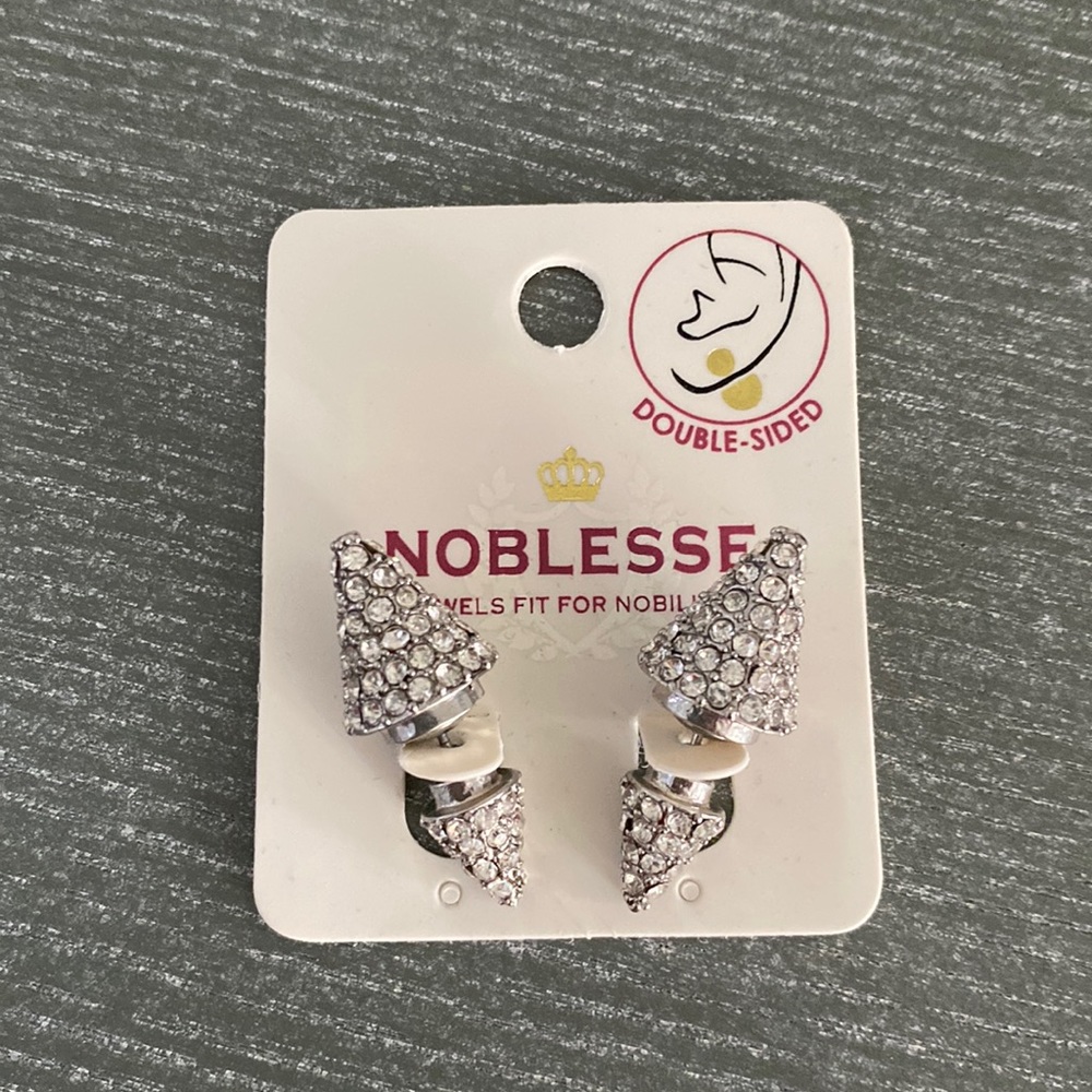 Noblesse Front and Back pointed Triangle Earrings
